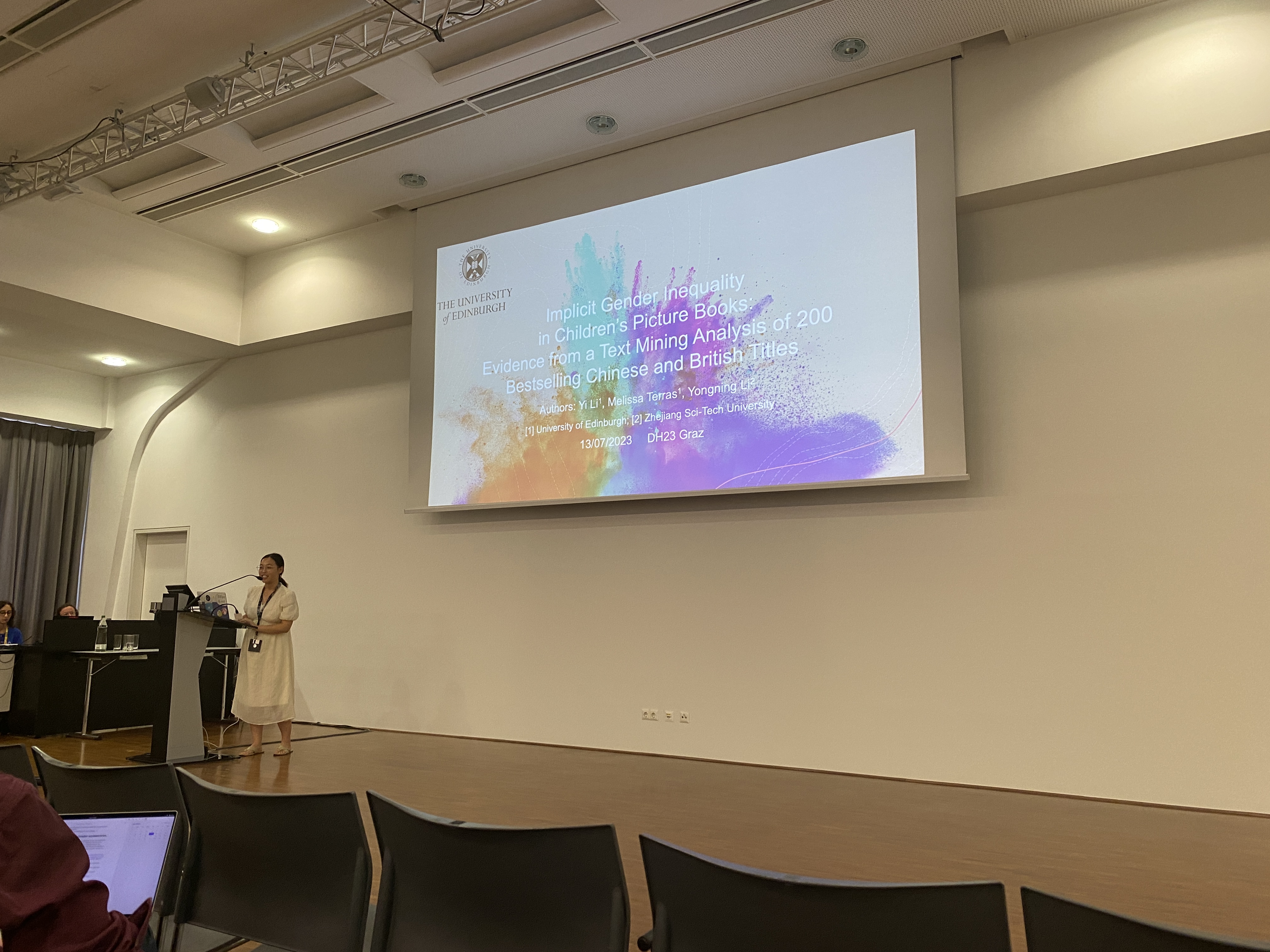 Yi Li presenting at DH2023